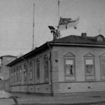 Дом, где жили иностранные представители во время войны (Угол наб. им. Сталина и ул. К. Маркса)
